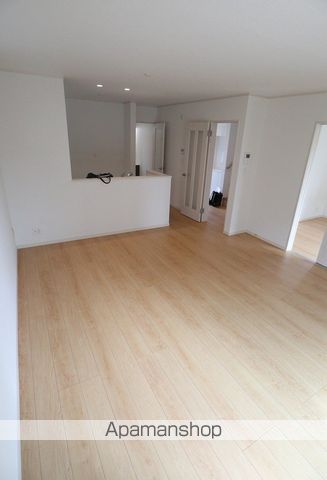 三鷹市 2階建 築4年の内装写真