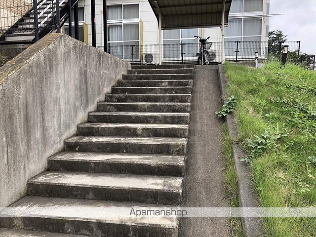 レオパレスクロスロードIIの玄関写真