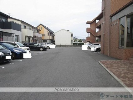 ヴェルジェ石手川[2LDK/50.4m2]の駐車場