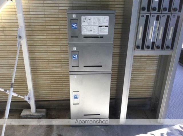 リブリ・SPRINGSの玄関写真