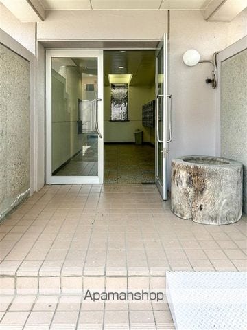 三恵レジデンスIの玄関写真