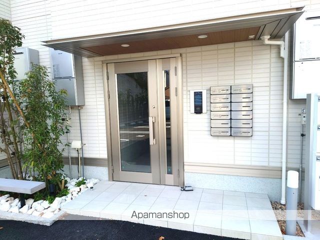 ロイヤルステージ横浜町の玄関写真