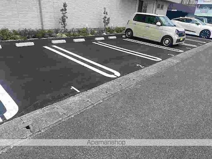 ＣＬＡＳＳ　ＧＲＡＣＡ[1LDK/53.98m2]の駐車場