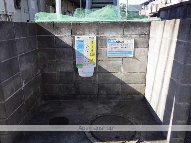 総武・中央緩行線 本八幡駅 徒歩15分 2階建 築36年の内装写真