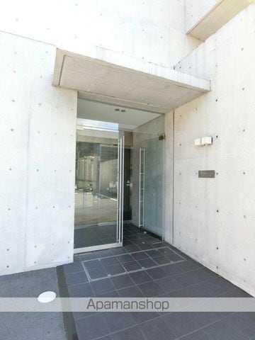 ディルッソ西間門の玄関写真