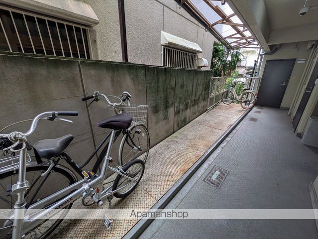 BELLO中広の玄関写真
