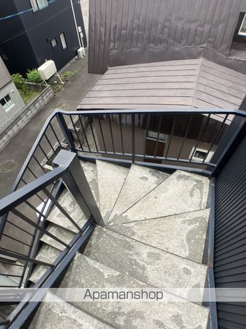 Y’S環状通東の玄関写真