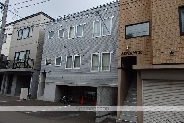 札幌市南北線 麻生駅 徒歩10分 3階建 築27年の外観写真