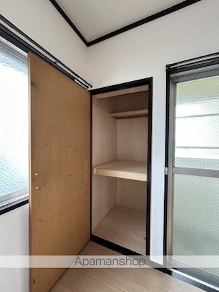 メゾン江波東[2DK/52m2]の収納