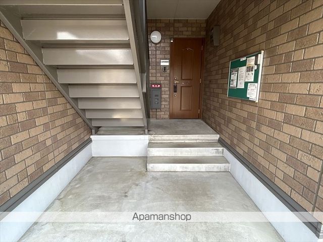 ウィルモアサカエの玄関写真