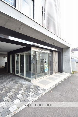 ラトゥール18の玄関写真