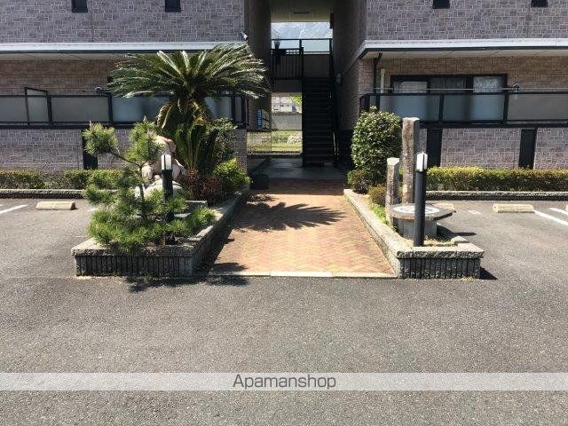 サンロイヤルの玄関写真