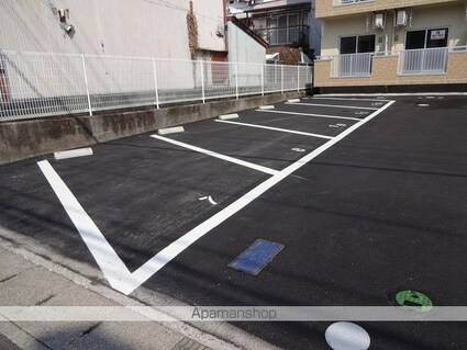 フィットハイム日の出[1R/18m2]の駐車場