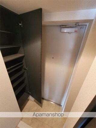 Ａｐａｒｔｍｅｎｔ　桜[1K/25.14m2]の玄関