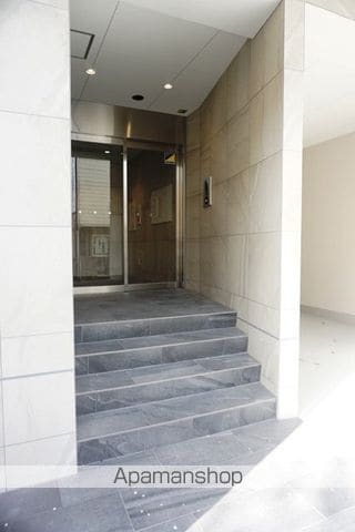 セレコート寝屋川本町の玄関写真