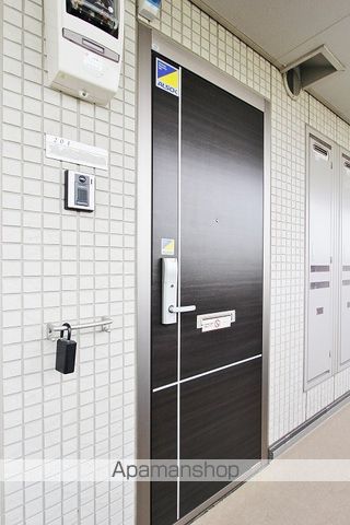 リヴェール F棟の玄関写真