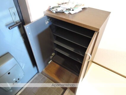 ロワール参番館[1K/27.85m2]の玄関