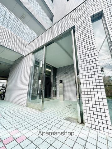 サバービア581の玄関写真