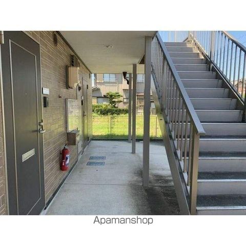 アドラブール加茂の玄関写真