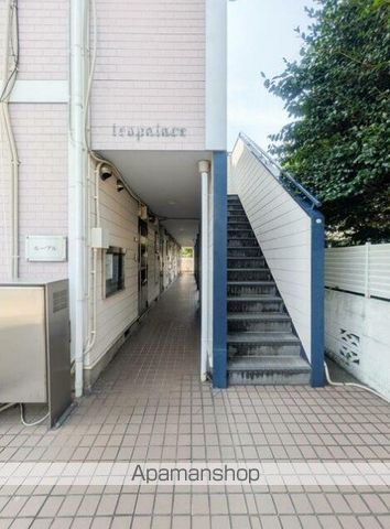 ルーブルの玄関写真