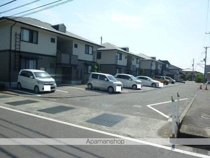 サンシャイン桑原　Ａ棟[2LDK/53.48m2]の駐車場