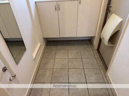 板垣Ｍ貸家　Ｃ[3LDK/100.29m2]の玄関