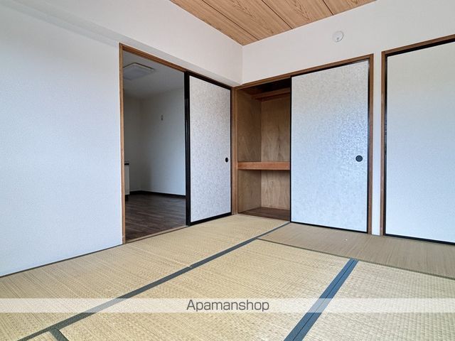 マンションロイヤルアイリスの内装写真