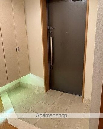 グローリオ杉並宮前[3LDK/95.45m2]の玄関