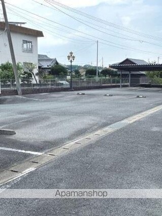 ピオーネハイツ[3LDK/65.6m2]の駐車場1