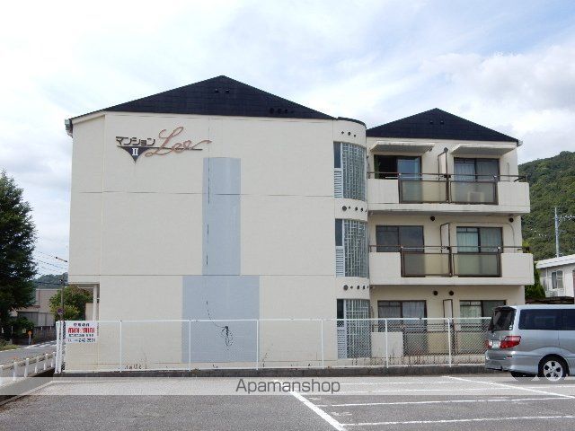 マンションLEE II棟の外観写真