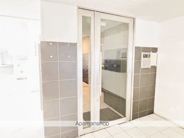 ソルヴェール舟入本町の玄関写真