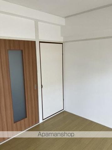 三角マンションの内装写真