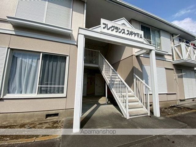 フレグランススギヤマの玄関写真