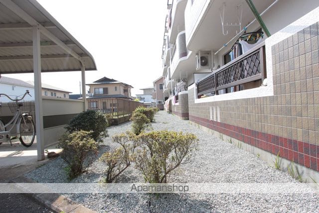 小田急電鉄小田原線 富水駅 徒歩13分 3階建 築27年の玄関写真