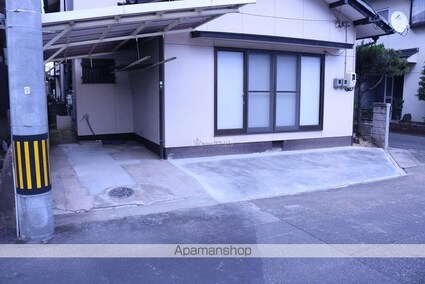 川口町５丁目貸家[4DK/86.11m2]の駐車場