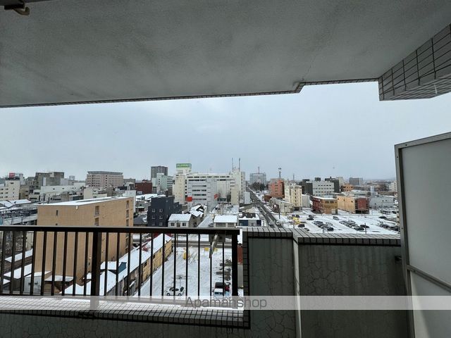 大通南8マンションの玄関写真