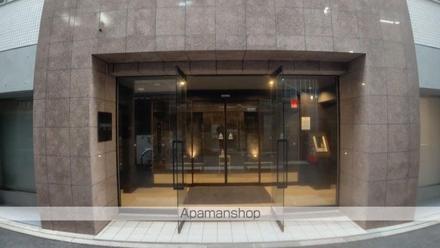 レジディア神田の玄関写真