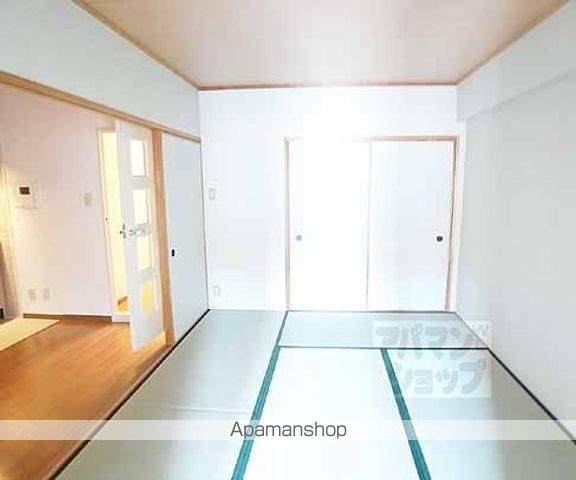ライオンズマンション二条城東の内装写真