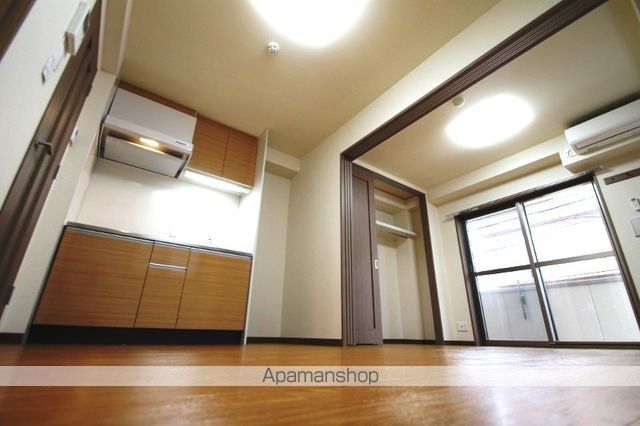 クリスタルコート江坂の内装写真