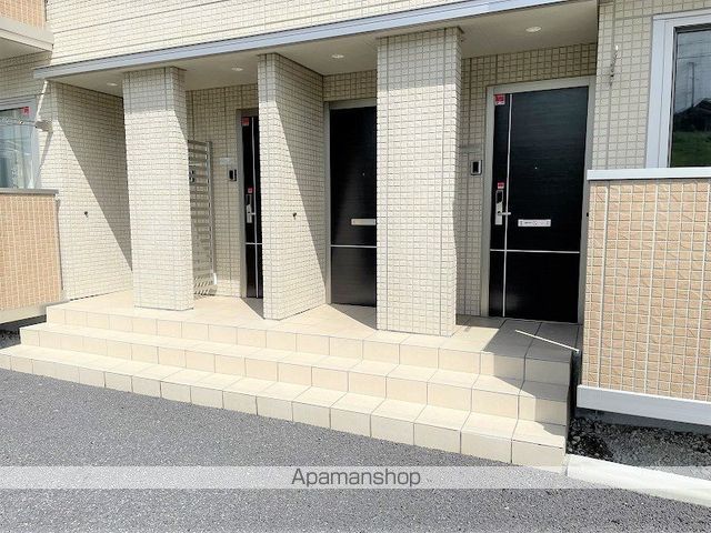シャルール月の木の玄関写真