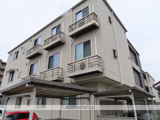 米子市 3階建 築11年の外観写真