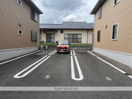 エクセレント坪井ＩＩ[2LDK/62.92m2]の駐車場