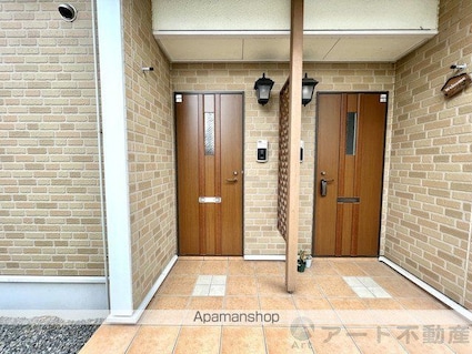 ヴィラ有ノ木[2DK/44.67m2]のエントランス1