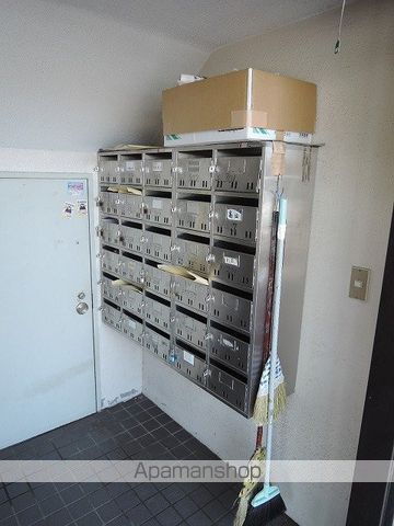 メゾンロベ36の玄関写真