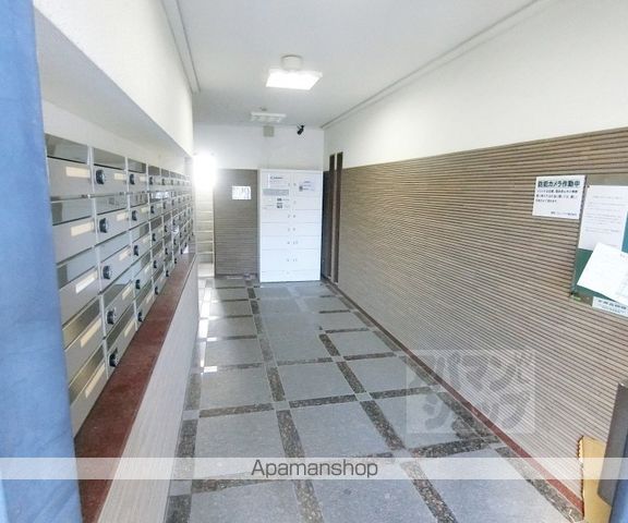 グレーシー西ノ京の玄関写真