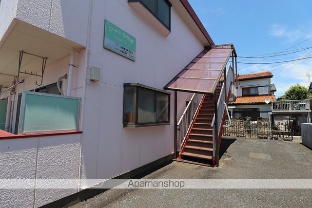 シャトル若葉の玄関写真