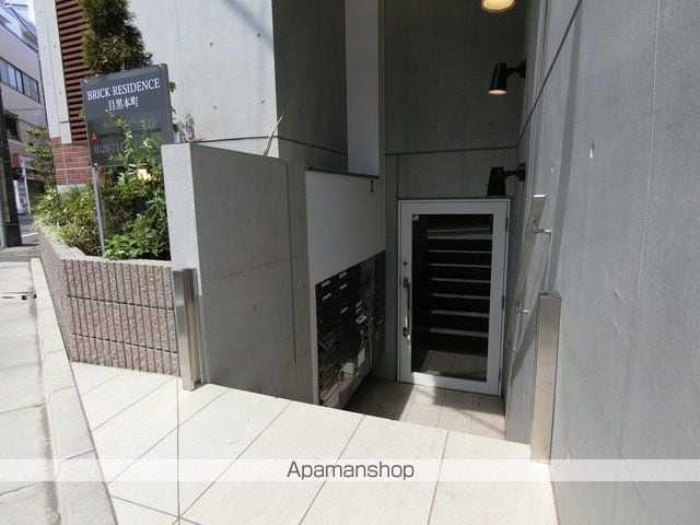 BRICK RESIDENCE 目黒本町の玄関写真