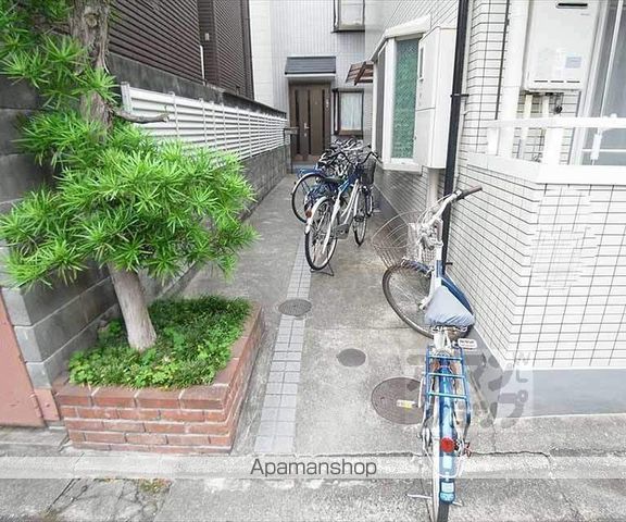 マーキュリー北白川の玄関写真