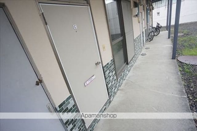 川原井マンションの玄関写真