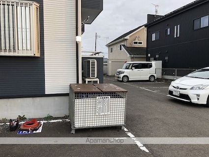 グランビュー船岡[1K/27.45m2]の駐車場2